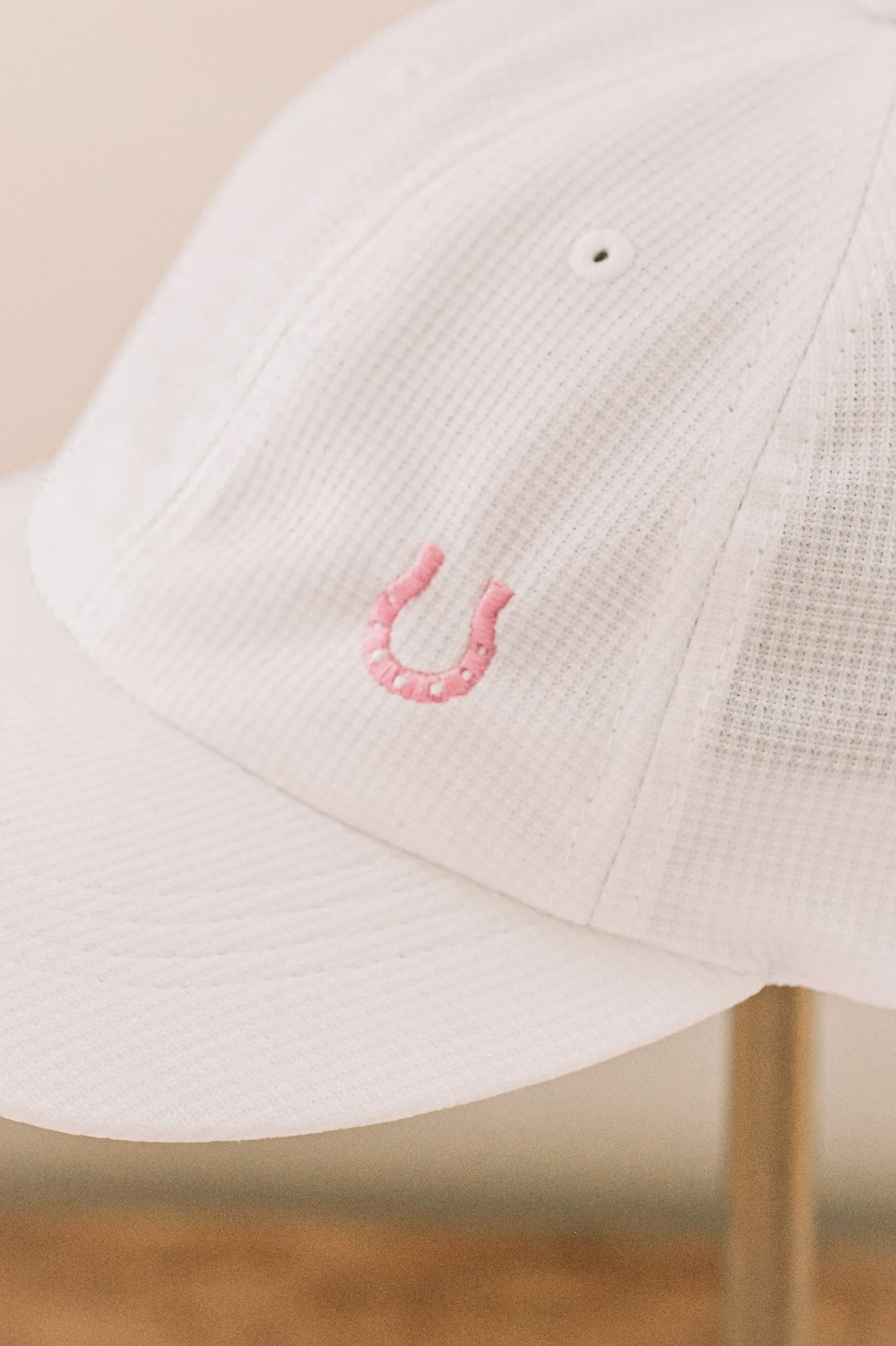 Lucky Horseshoe Hat (White)
