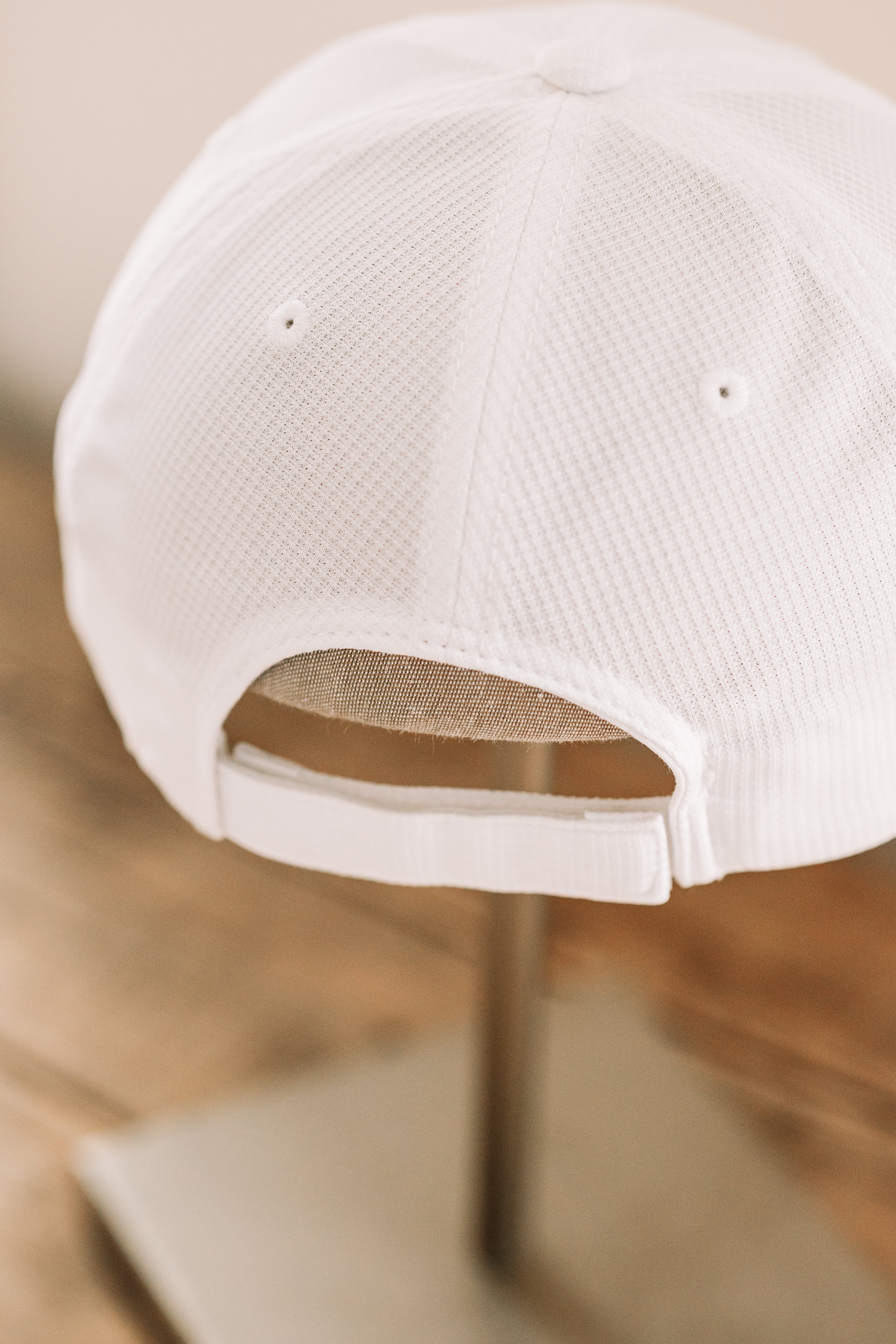 Lucky Horseshoe Hat (White)