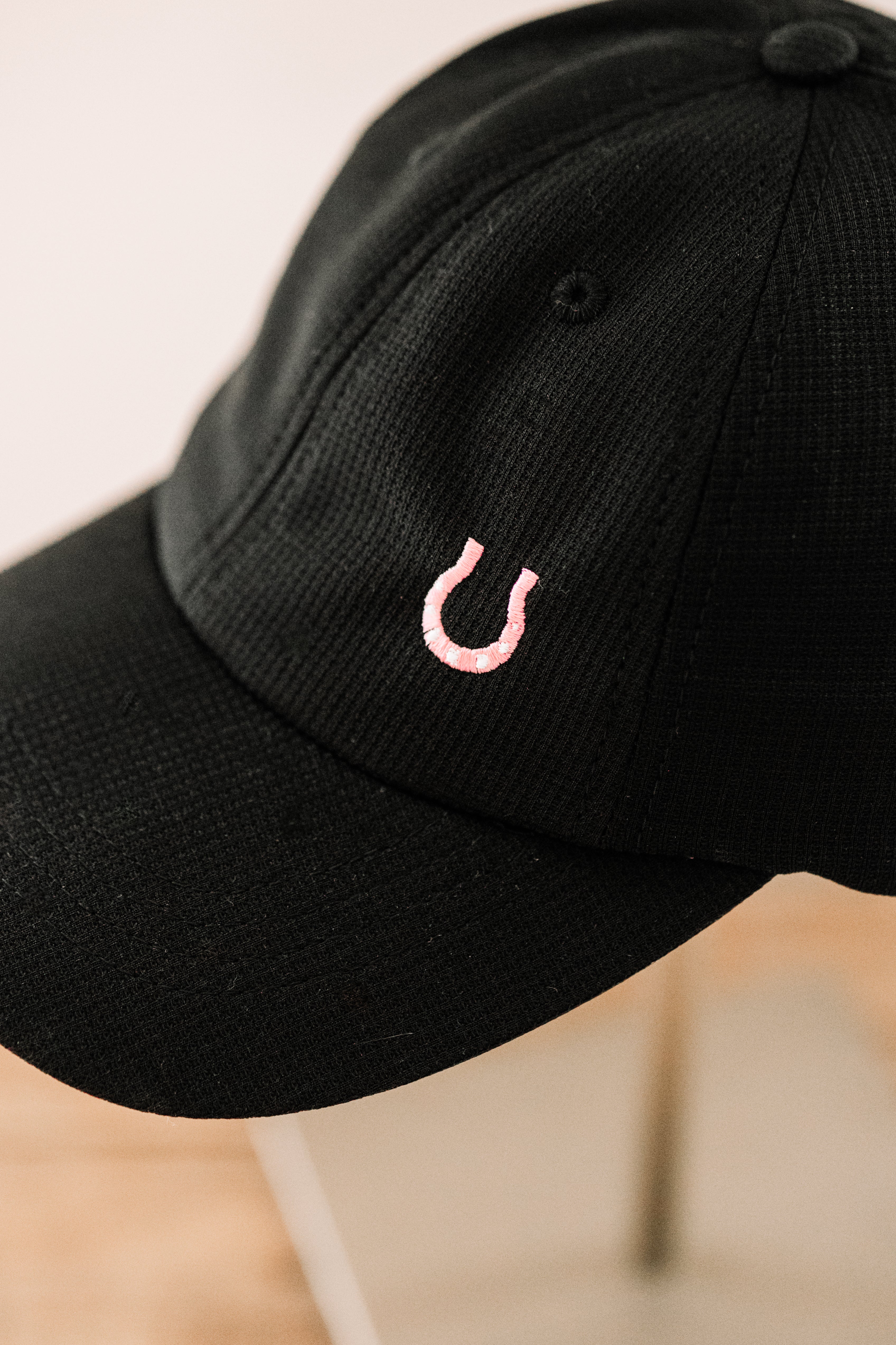 Lucky Horseshoe Hat (Black)