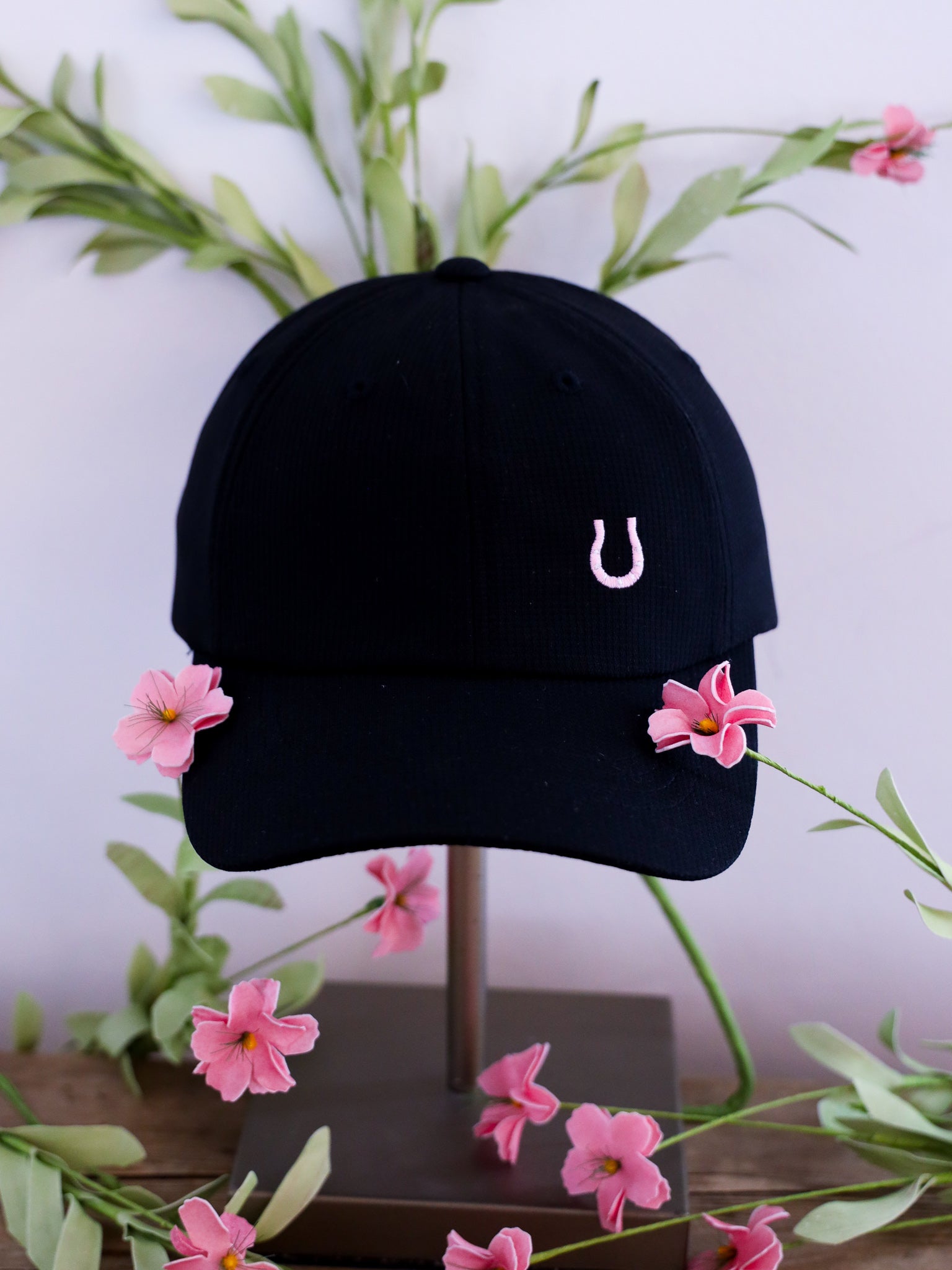 lucky horseshoe hat (black)