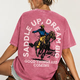 Camiseta Estampada "Saddle Up, Dream Big"