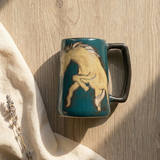Jarra de gres con diseño de caballo "Espíritu Libre" (473 ml)