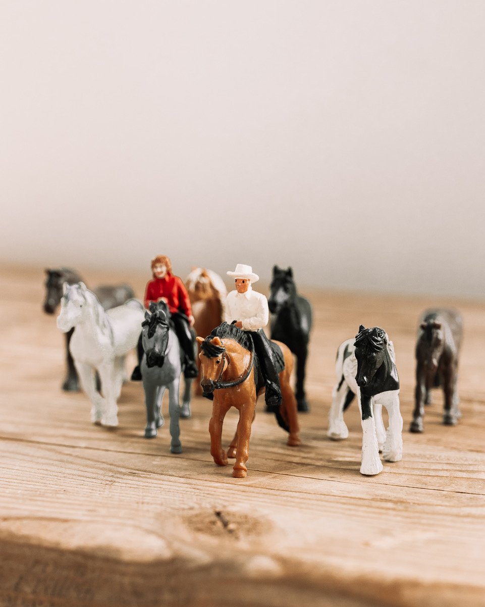 mini horse figurines