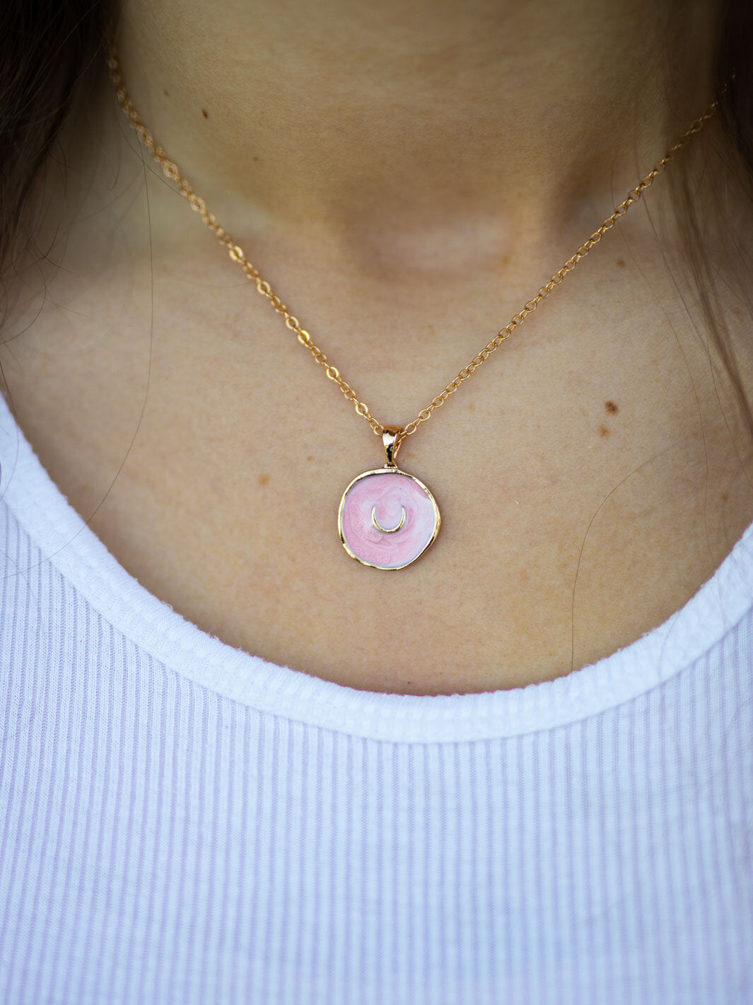 pink horseshoe pendant
