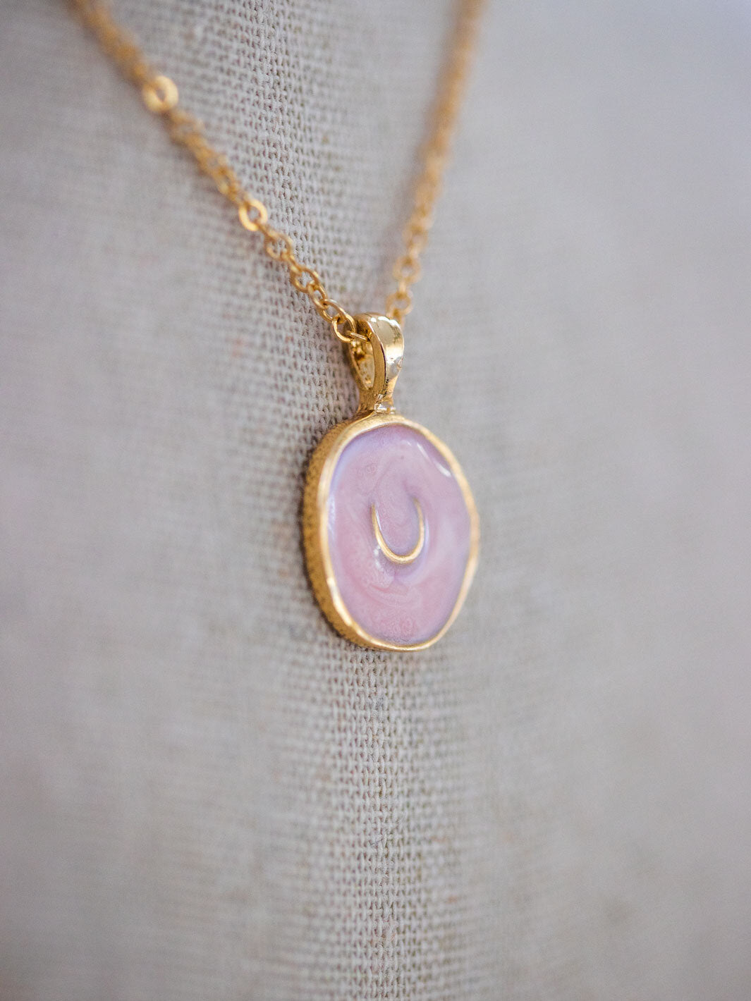 pink horseshoe pendant