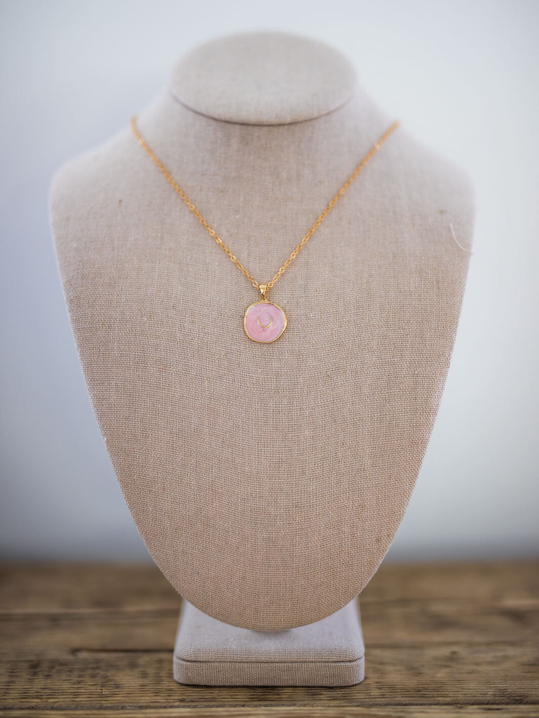 pink horseshoe pendant